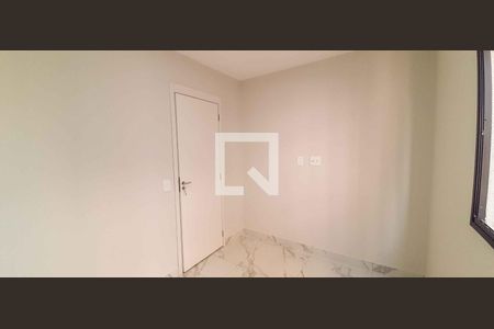 Quarto de apartamento para alugar com 2 quartos, 43m² em Metalúrgicos, Osasco