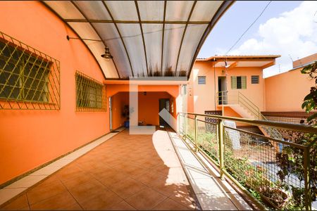 Garagem de casa para alugar com 5 quartos, 400m² em Sagrada Família, Belo Horizonte