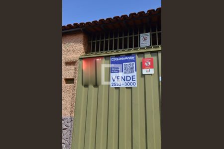 Plaquinha  de casa para alugar com 5 quartos, 400m² em Sagrada Família, Belo Horizonte