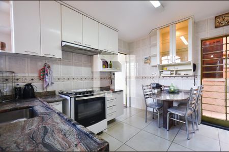 Cozinha de casa para alugar com 5 quartos, 400m² em Sagrada Família, Belo Horizonte