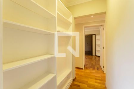 Corredor de apartamento para alugar com 3 quartos, 154m² em Vila Nova Conceição, São Paulo