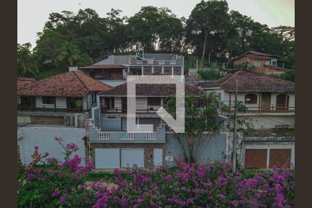 Casa à venda com 4 quartos, 376m² em Itaipu, Niterói