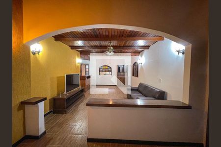 Casa à venda com 4 quartos, 376m² em Itaipu, Niterói