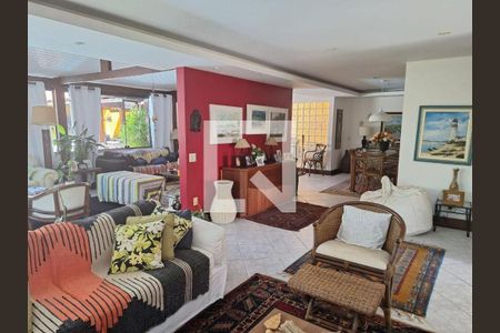 Casa à venda com 5 quartos, 400m² em Camboinhas, Niterói