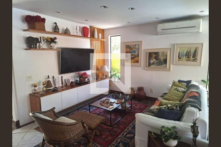 Casa à venda com 5 quartos, 400m² em Camboinhas, Niterói