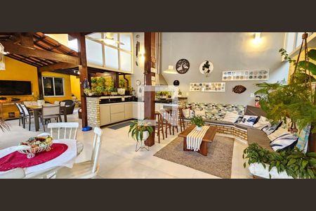 Casa à venda com 5 quartos, 400m² em Camboinhas, Niterói