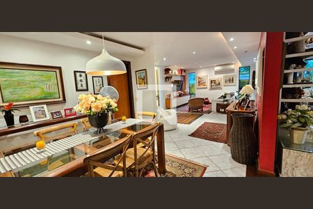 Casa à venda com 5 quartos, 400m² em Camboinhas, Niterói