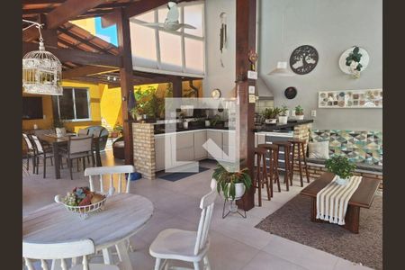 Casa à venda com 5 quartos, 400m² em Camboinhas, Niterói