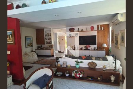 Casa à venda com 5 quartos, 400m² em Camboinhas, Niterói