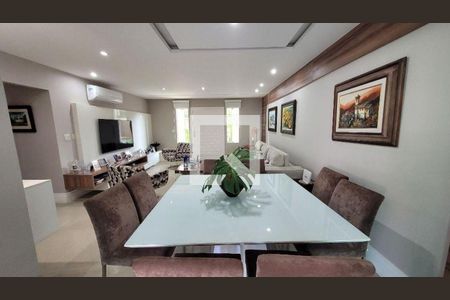 Casa à venda com 4 quartos, 239m² em Camboinhas, Niterói