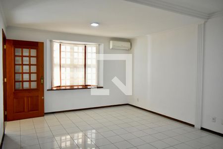 Sala de casa à venda com 3 quartos, 140m² em Planalto Paulista, São Paulo
