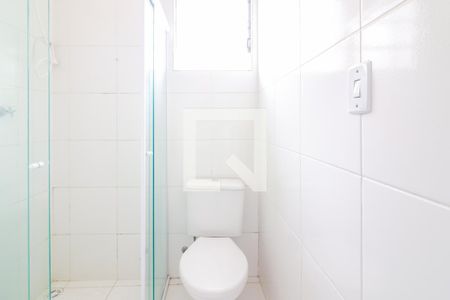 Banheiro de kitnet/studio para alugar com 1 quarto, 13m² em Conjunto Residencial Butanta, São Paulo