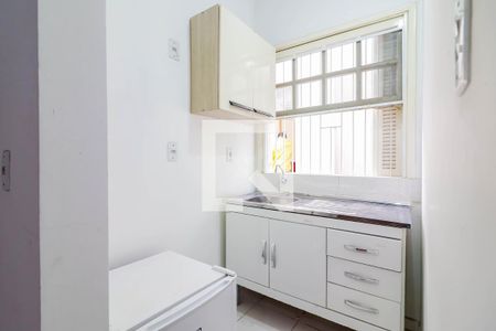 Studio - Quarto e Cozinha de kitnet/studio para alugar com 1 quarto, 13m² em Conjunto Residencial Butanta, São Paulo