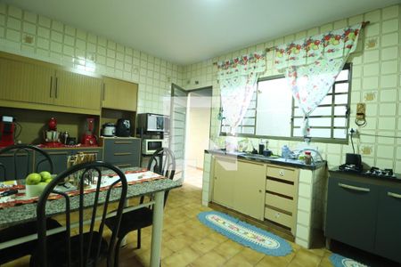 Cozinha de casa para alugar com 4 quartos, 299m² em Marta Helena, Uberlândia