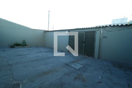 Garagem de casa para alugar com 4 quartos, 299m² em Marta Helena, Uberlândia