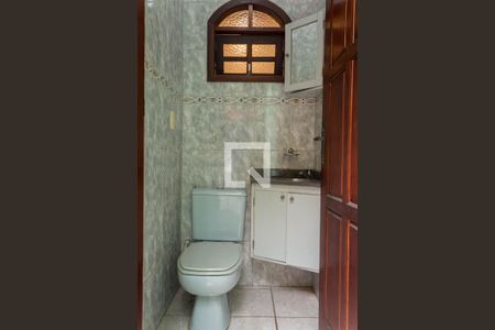 Banheiro da Área comum de casa à venda com 3 quartos, 210m² em Jardim Palermo, São Bernardo do Campo