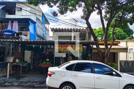 fachada de casa à venda com 2 quartos, 400m² em Taquara, Rio de Janeiro