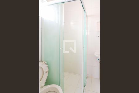 Banheiro de kitnet/studio para alugar com 1 quarto, 13m² em Conjunto Residencial Butanta, São Paulo