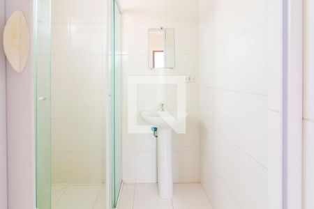 Banheiro de kitnet/studio para alugar com 1 quarto, 13m² em Conjunto Residencial Butanta, São Paulo