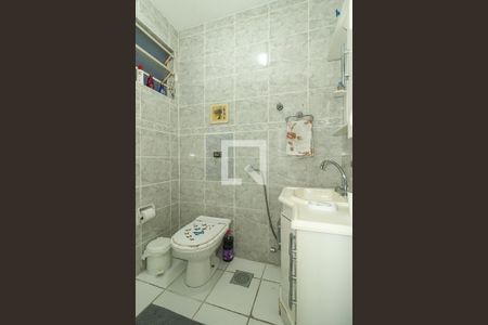 Banheiro de apartamento à venda com 2 quartos, 59m² em São Sebastião, Porto Alegre