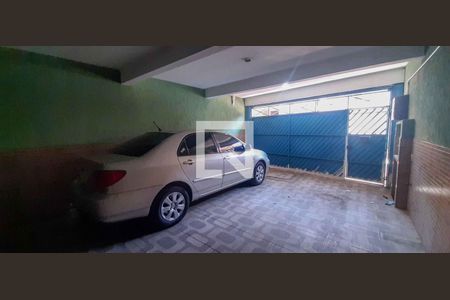 Garagem de casa à venda com 3 quartos, 200m² em Santa Maria, Osasco