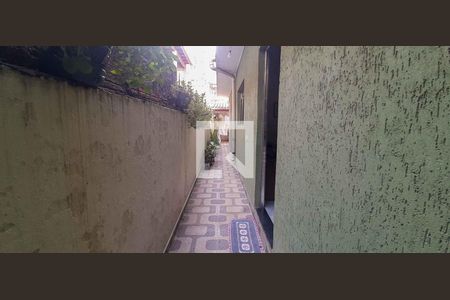 Corredor Externo de casa à venda com 3 quartos, 200m² em Santa Maria, Osasco