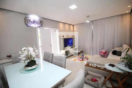 Sala de casa à venda com 4 quartos, 225m² em Vila Kosmos, Rio de Janeiro