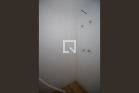 Banheiro de kitnet/studio para alugar com 1 quarto, 27m² em Partenon, Porto Alegre