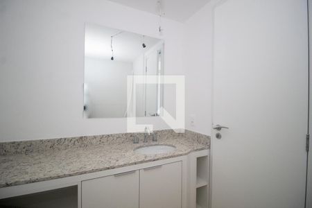 Banheiro de kitnet/studio para alugar com 1 quarto, 27m² em Partenon, Porto Alegre