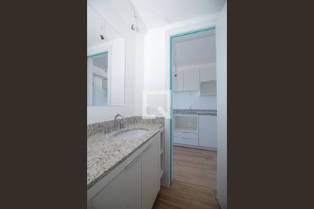 Banheiro de kitnet/studio para alugar com 1 quarto, 27m² em Partenon, Porto Alegre