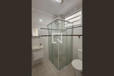 Banheiro de apartamento para alugar com 1 quarto, 50m² em Tupi, Praia Grande