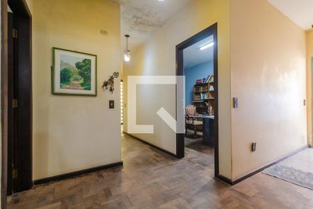 Corredor de casa para alugar com 3 quartos, 300m² em Cristal, Porto Alegre