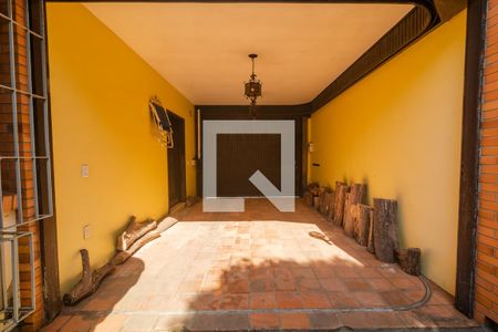 Garagem de casa para alugar com 3 quartos, 300m² em Cristal, Porto Alegre