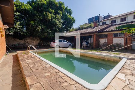 Quintal de casa para alugar com 3 quartos, 300m² em Cristal, Porto Alegre