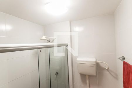 Banheiro de Serviço de apartamento para alugar com 1 quarto, 55m² em Jardim Armação, Salvador