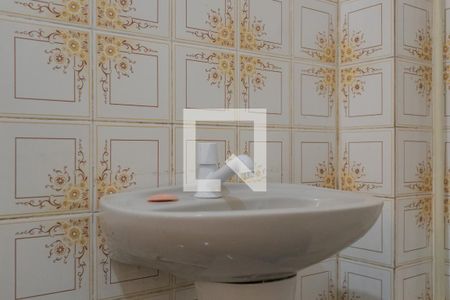 Banheiro de apartamento à venda com 2 quartos, 75m² em Navegantes, Porto Alegre