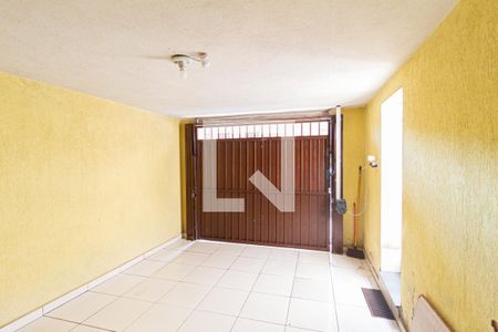 Garagem de casa à venda com 2 quartos, 125m² em Santo Antônio, Osasco