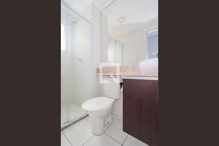 Banheiro de apartamento para alugar com 2 quartos, 44m² em Jardim Helga, São Paulo