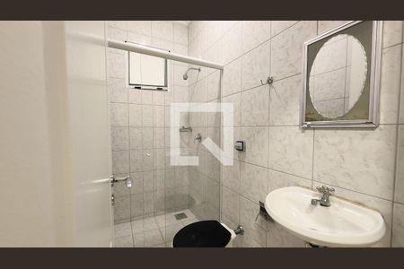 Casa de condomínio à venda com 400m², 4 quartos e 6 vagas Casa de condomínio à venda com 400m², 4 quartos e 6 vagasBanheiro de Serviço