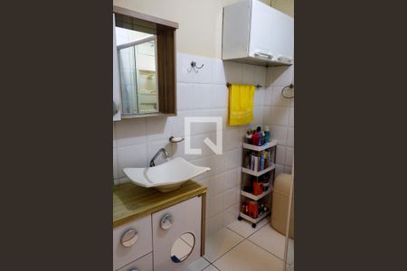 Banheiro de apartamento à venda com 2 quartos, 74m² em Jardim Sindona, Osasco