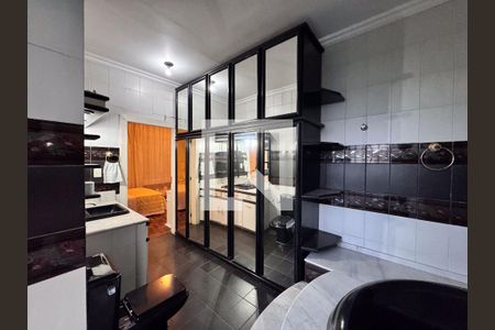 Banheiro do Quarto 2 de casa para alugar com 4 quartos, 460m² em Padre Reus, São Leopoldo
