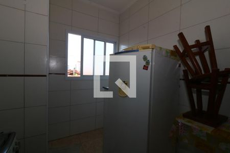 Cozinha de casa de condomínio para alugar com 2 quartos, 51m² em Maracanã, Praia Grande