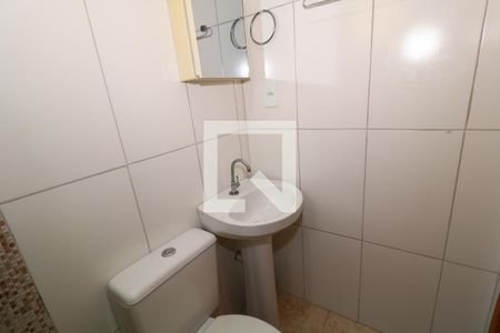 Banheiro de casa de condomínio para alugar com 2 quartos, 51m² em Maracanã, Praia Grande