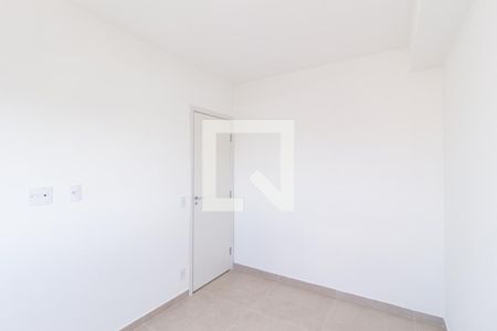 Quarto 2 de apartamento para alugar com 2 quartos, 39m² em Jardim Copiuva, Carapicuíba
