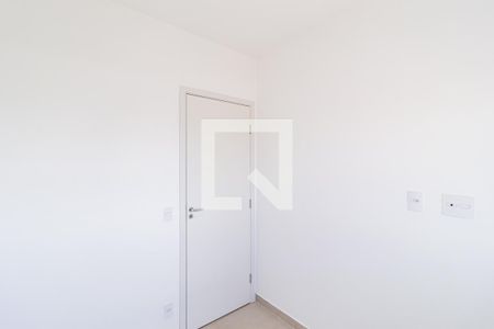 Quarto 1 de apartamento para alugar com 2 quartos, 39m² em Jardim Copiuva, Carapicuíba