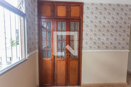 Armário do Quarto 1 de apartamento para alugar com 2 quartos, 55m² em Lourdes, Belo Horizonte