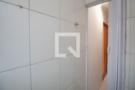 Banheiro de casa para alugar com 1 quarto, 20m² em Vila Constança, São Paulo