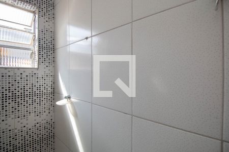 Banheiro de casa para alugar com 1 quarto, 20m² em Vila Constança, São Paulo
