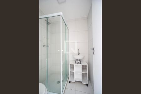 Banheiro de kitnet/studio para alugar com 1 quarto, 24m² em Vila Esperança, São Paulo