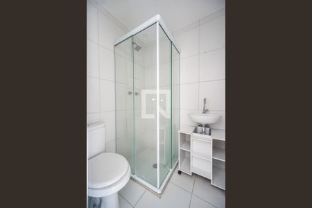 Banheiro de kitnet/studio para alugar com 1 quarto, 24m² em Vila Esperança, São Paulo